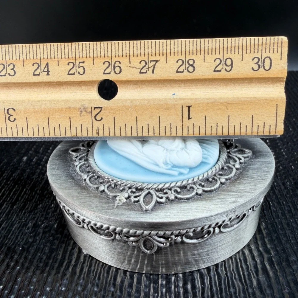 2013 CB Mother and Child Cameo Trinket Box Silver Tone Blue Oval Jewelry Case